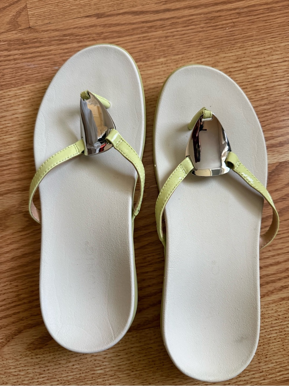 Vionic Lime Green Sandal with Silver Metallic Accent